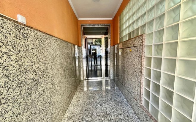 Resale - Apartment -
Torrevieja - Centro