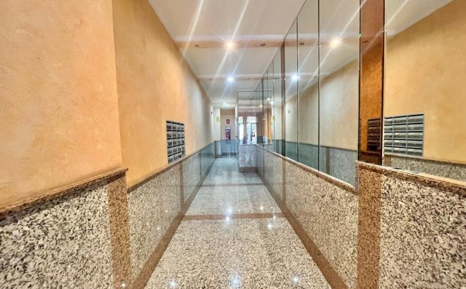 Resale - Apartment -
Torrevieja - Centro