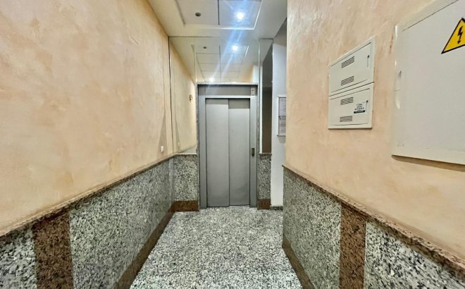 Resale - Apartment -
Torrevieja - Centro