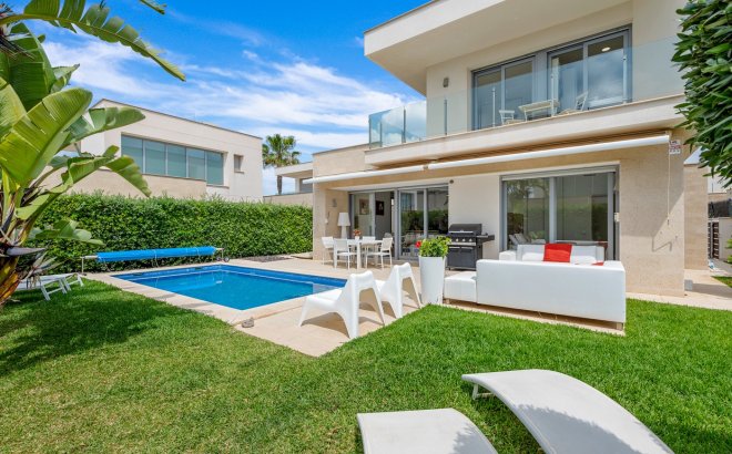 Resale - Villa -
Orihuela Costa - Costa Blanca