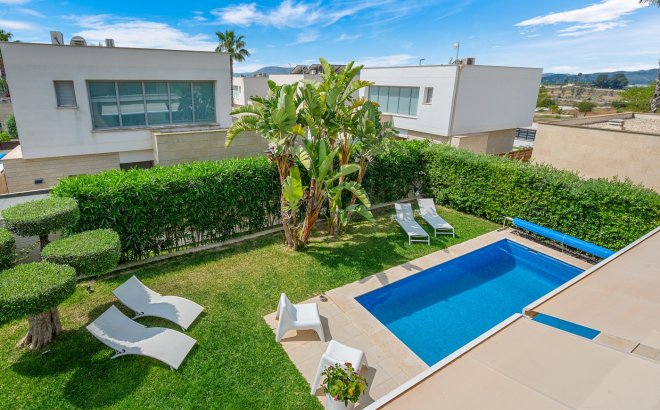 Resale - Villa -
Orihuela Costa - Costa Blanca