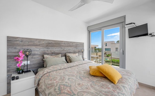 Resale - Villa -
Orihuela Costa - Costa Blanca