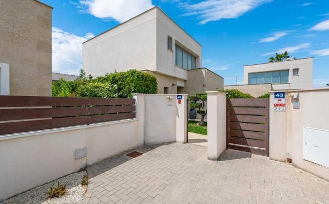 Resale - Villa -
Orihuela Costa - Costa Blanca