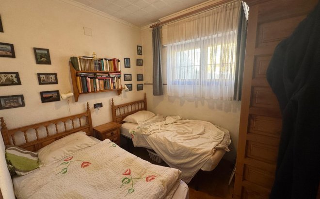 Resale - Bungalow -
Torrevieja - Costa Blanca