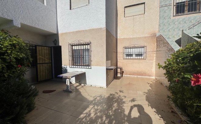 Resale - Bungalow -
Torrevieja - Costa Blanca