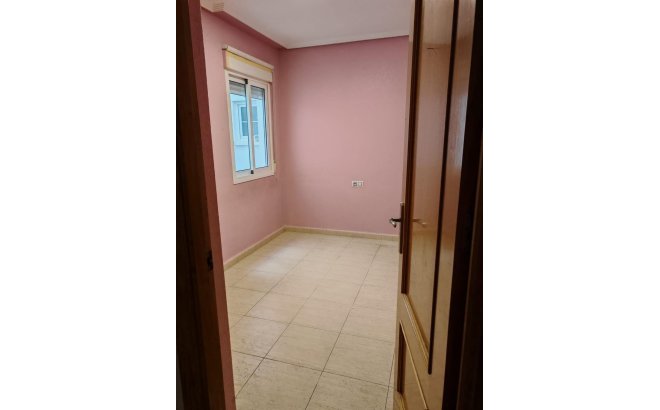 Resale - Apartment -
Torrevieja - Centro