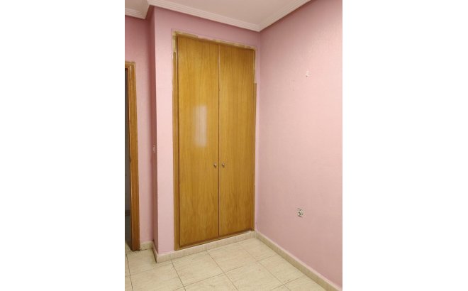 Resale - Apartment -
Torrevieja - Centro
