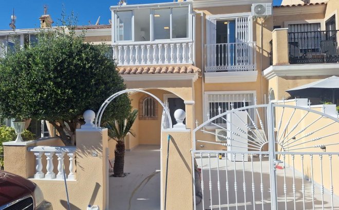 Resale - Town House -
Torrevieja - Aguas Nuevas