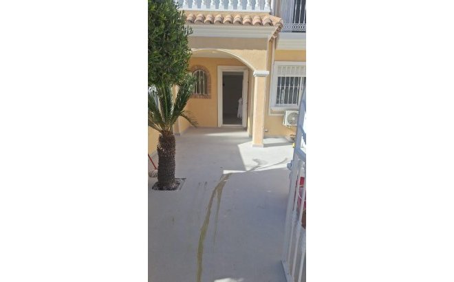 Resale - Town House -
Torrevieja - Aguas Nuevas