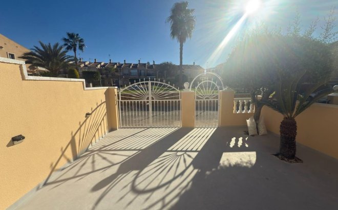 Resale - Town House -
Torrevieja - Aguas Nuevas
