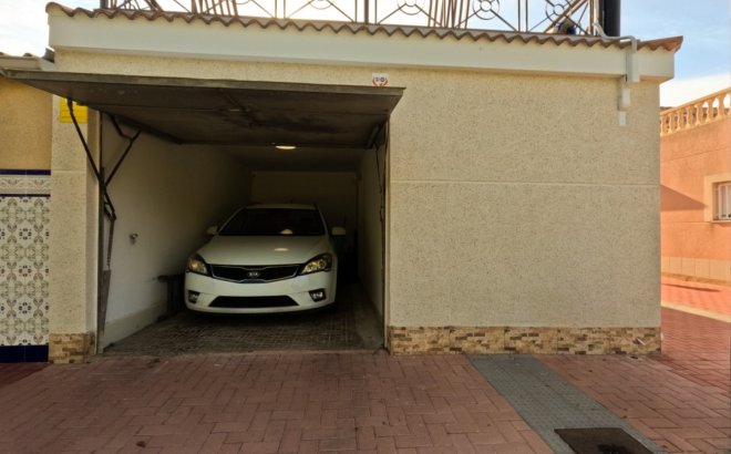 Resale - Terraced house -
Torrevieja - Playa De Los Naufragos