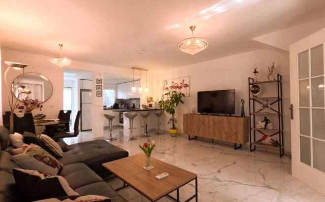 Resale - Terraced house -
Torrevieja - Playa De Los Naufragos