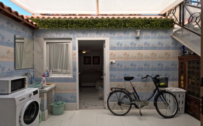 Resale - Terraced house -
Torrevieja - Playa De Los Naufragos