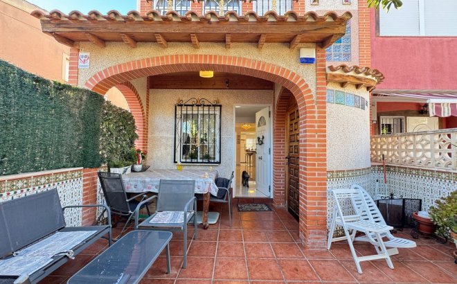 Resale - Terraced house -
Torrevieja - Playa De Los Naufragos