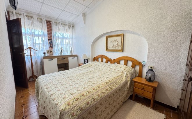 Resale - Terraced house -
Torrevieja - Playa De Los Naufragos