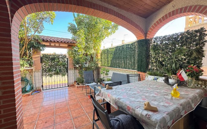 Resale - Terraced house -
Torrevieja - Playa De Los Naufragos