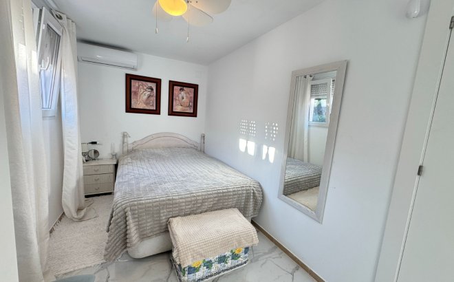 Resale - Terraced house -
Torrevieja - Playa De Los Naufragos