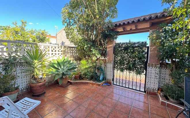 Resale - Terraced house -
Torrevieja - Playa De Los Naufragos