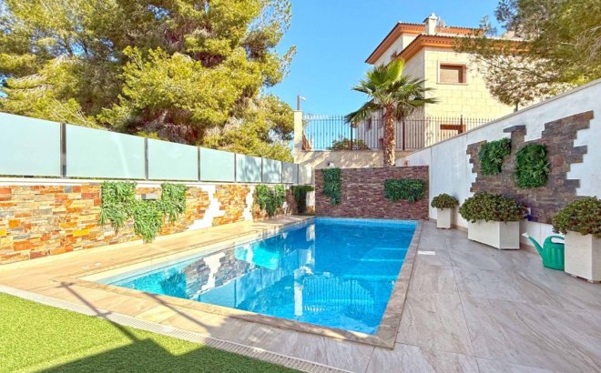 Resale - Villa -
Orihuela Costa - Costa Blanca