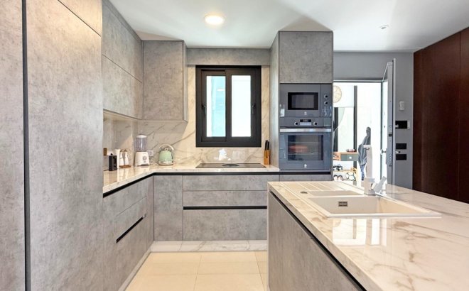 Resale - Villa -
Orihuela Costa - Costa Blanca