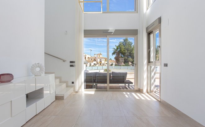 Resale - Villa -
Orihuela Costa - Costa Blanca