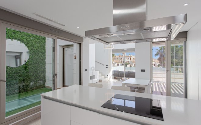 Resale - Villa -
Orihuela Costa - Costa Blanca