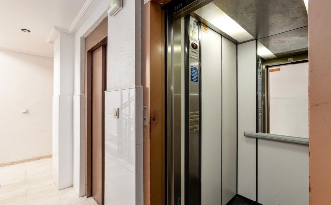 Resale - Apartment -
Torrevieja - Playa del Cura