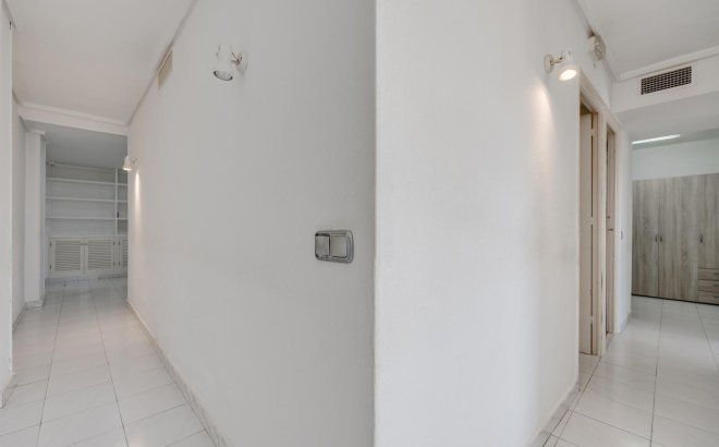 Resale - Apartment -
Torrevieja - Centro