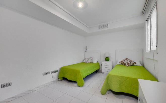 Resale - Apartment -
Torrevieja - Centro