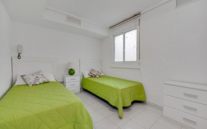 Resale - Apartment -
Torrevieja - Centro