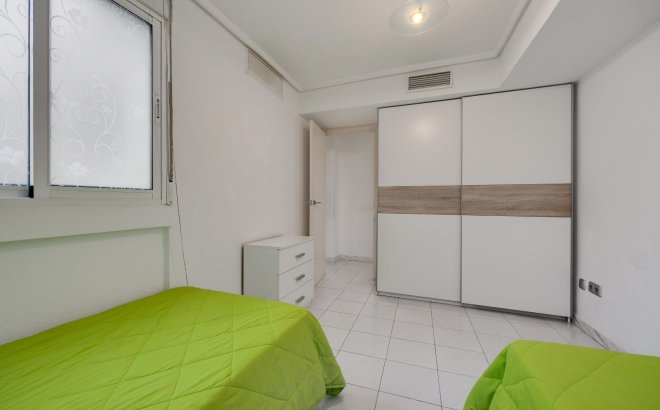 Resale - Apartment -
Torrevieja - Centro