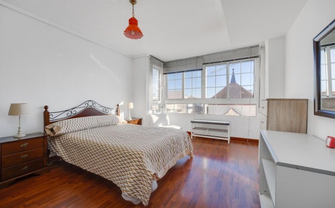 Resale - Apartment -
Torrevieja - Centro