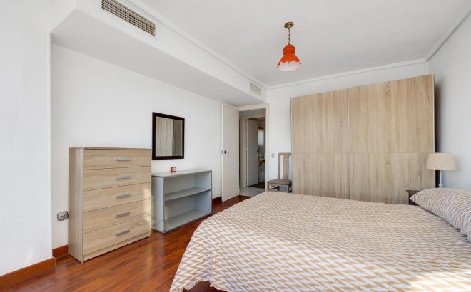 Resale - Apartment -
Torrevieja - Centro