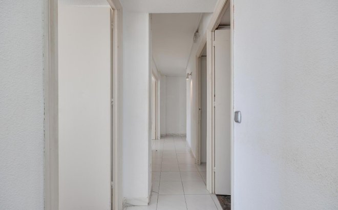 Resale - Apartment -
Torrevieja - Centro