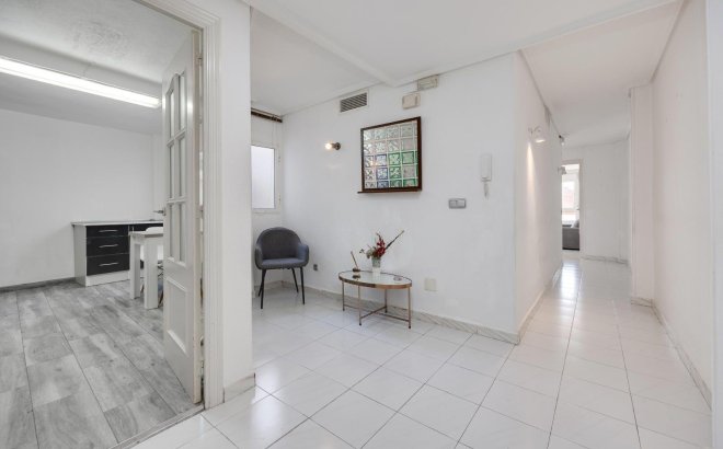 Resale - Apartment -
Torrevieja - Centro
