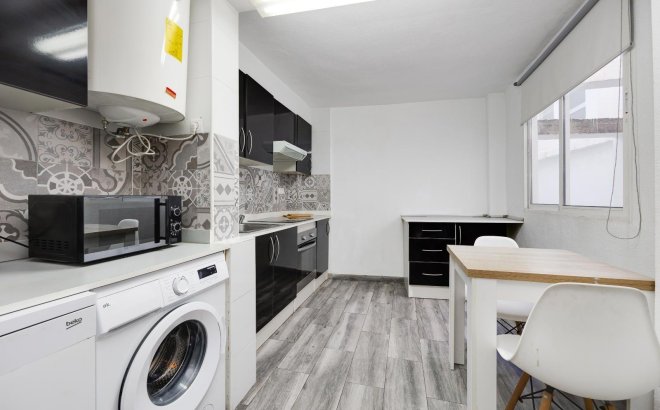 Resale - Apartment -
Torrevieja - Centro