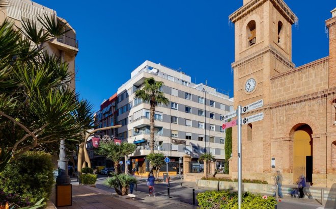 Resale - Apartment -
Torrevieja - Centro