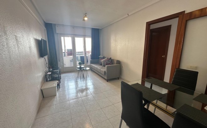 Resale - Apartment -
Torrevieja - Centro