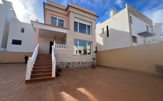 Revente - Villa -
Orihuela Costa - Villamartín-las Filipinas