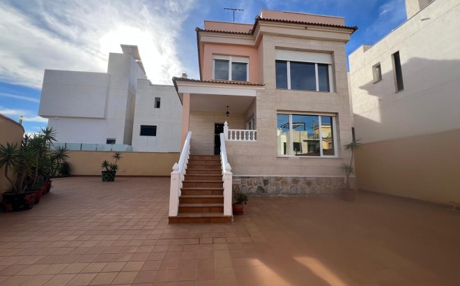 Revente - Villa -
Orihuela Costa - Villamartín-las Filipinas