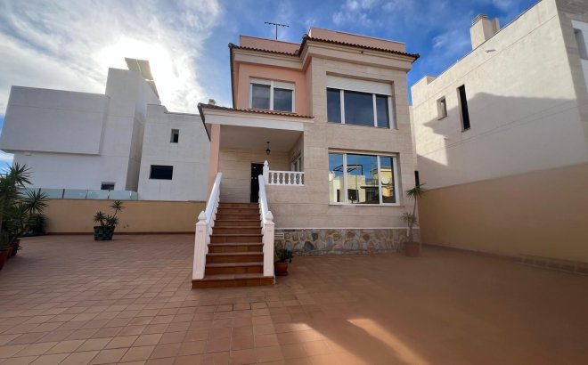 Revente - Villa -
Orihuela Costa - Villamartín-las Filipinas
