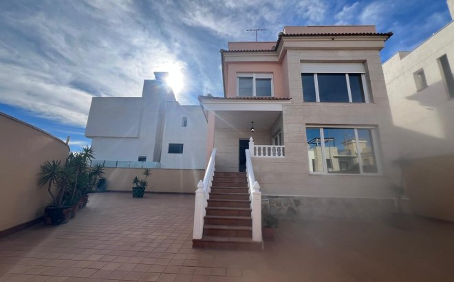 Revente - Villa -
Orihuela Costa - Villamartín-las Filipinas