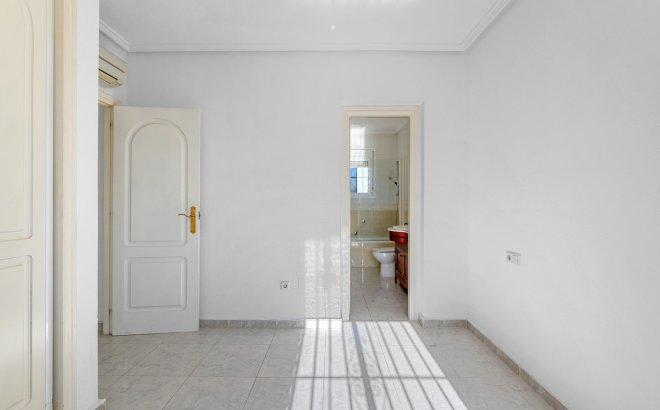 Revente - Villa -
Rojales - Inland