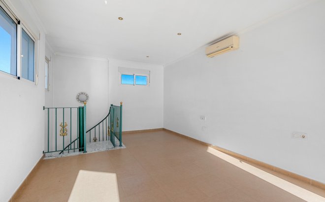 Revente - Villa -
Rojales - Inland