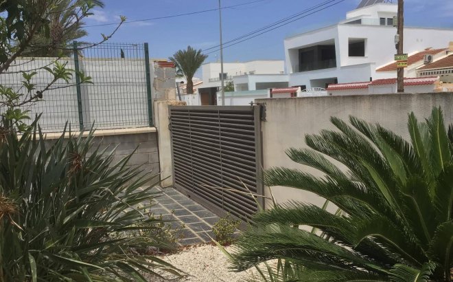 Resale - Town House -
Pilar de la Horadada - Mil Palmeras