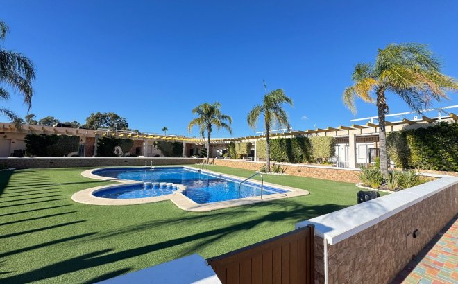 Resale - Terraced house -
Pilar de la Horadada - Mil Palmeras