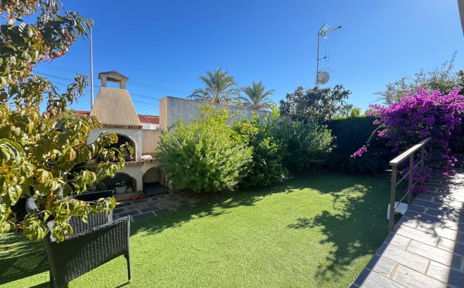 Resale - Terraced house -
Pilar de la Horadada - Mil Palmeras