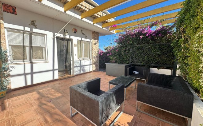 Resale - Terraced house -
Pilar de la Horadada - Mil Palmeras