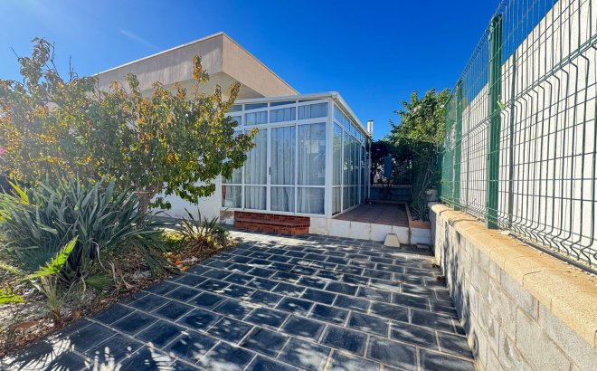 Resale - Terraced house -
Pilar de la Horadada - Mil Palmeras