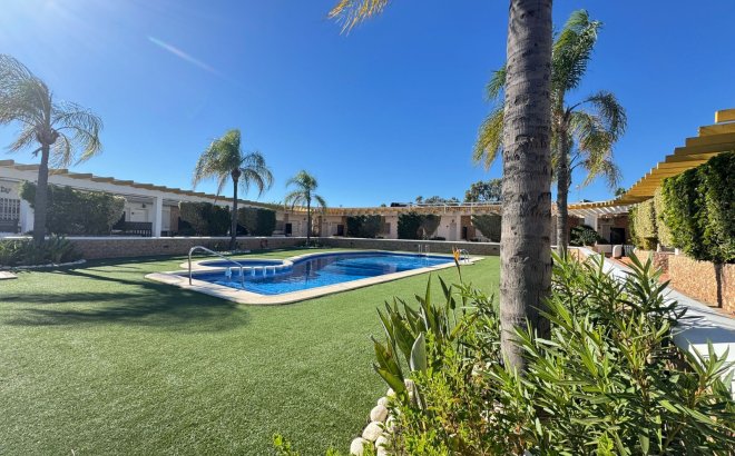 Resale - Terraced house -
Pilar de la Horadada - Mil Palmeras